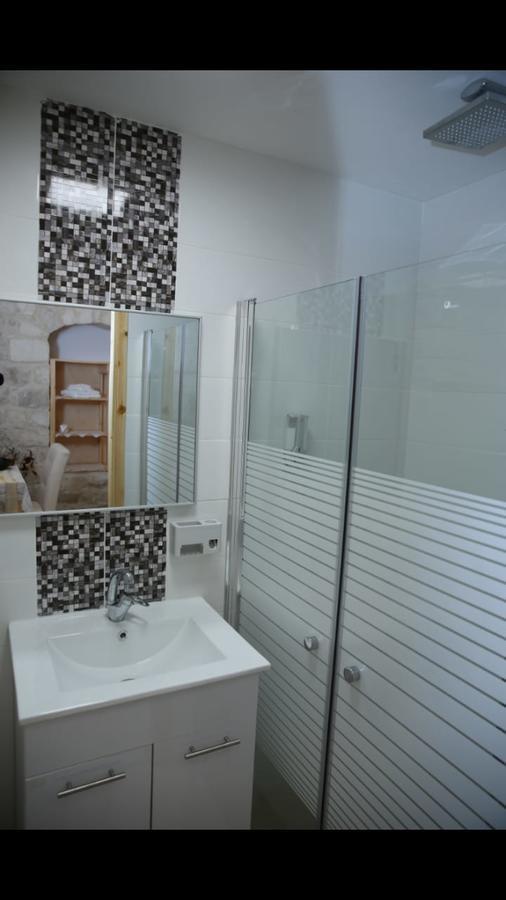Mendy'S Accommodation Цфат Екстер'єр фото
